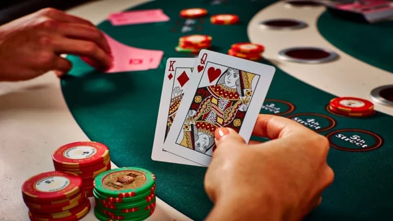 Các vòng chia bài trong luật chơi Poker