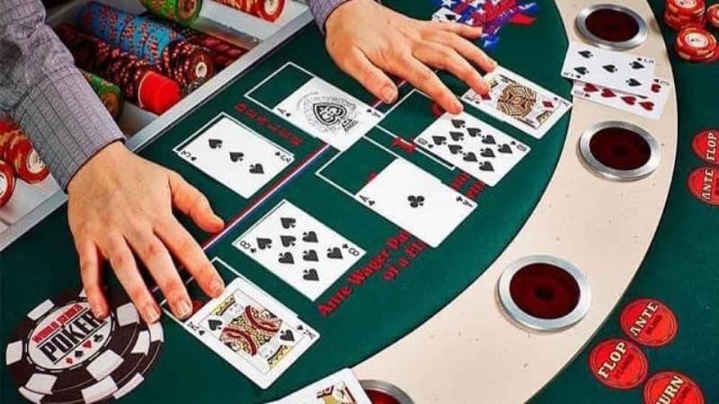 Cùng topgamebai tìm hiểu luật chơi Poker dễ chiến thắng